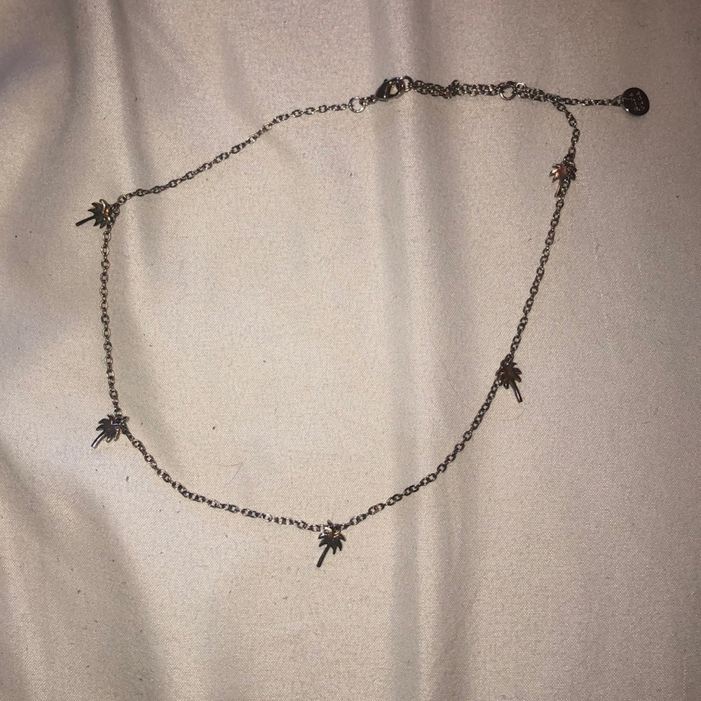 Puravida palm tree choker